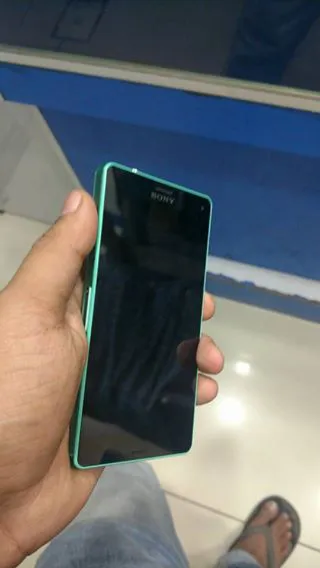 Sony Z3 Compact - photo 2