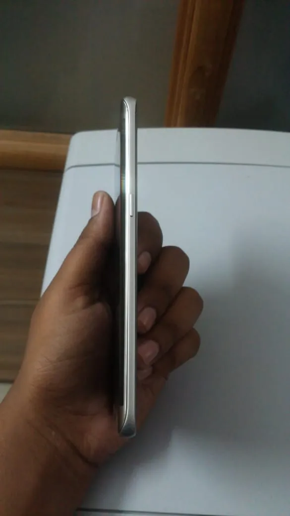 Samsung Galaxy S7 edge - photo 3