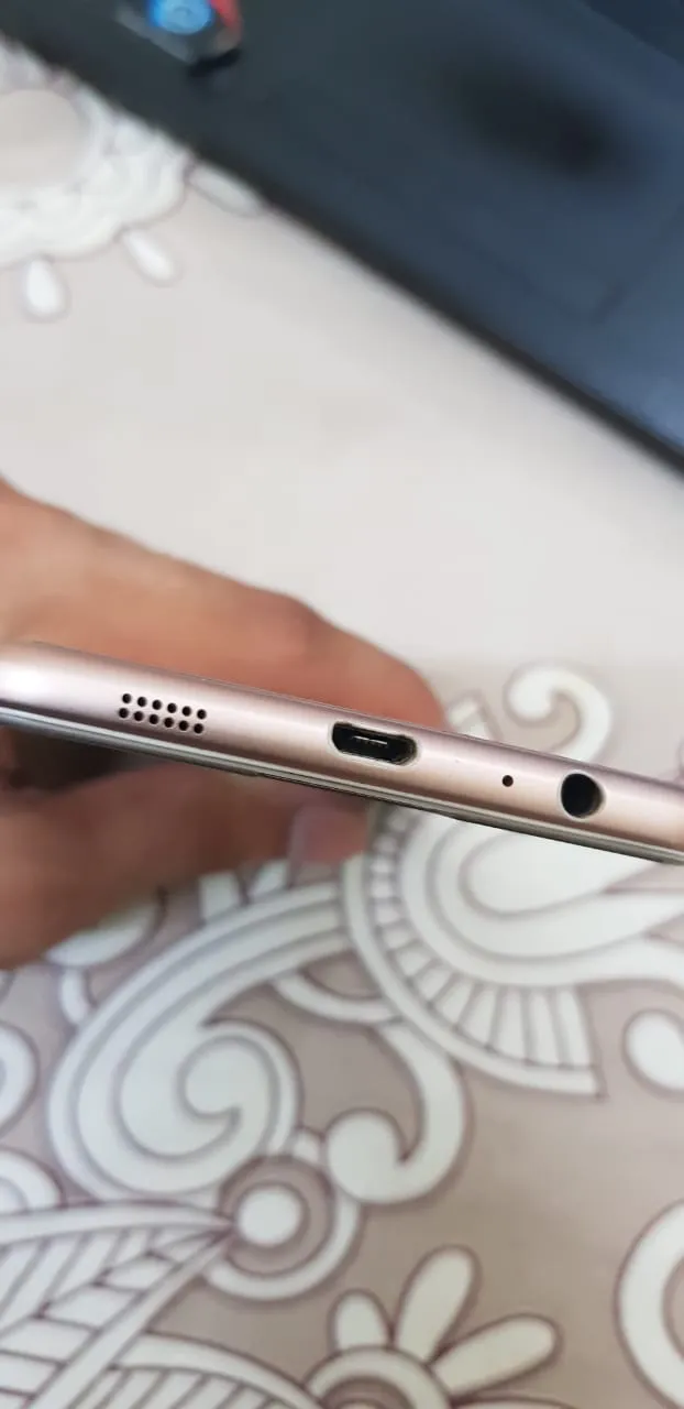 Samsung Galaxy c5  - photo 2