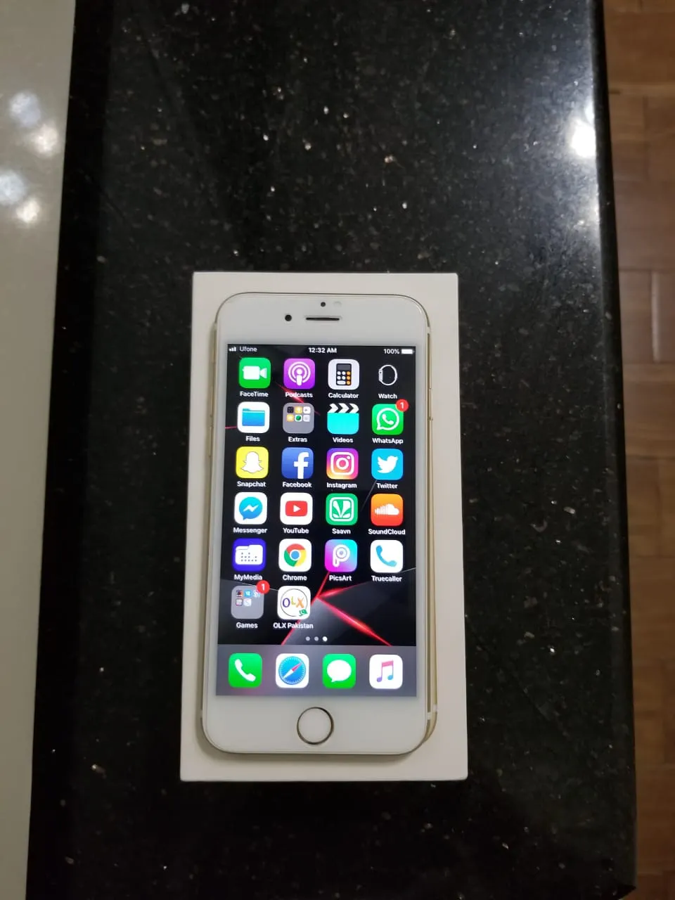iPhone 6s 64 GB with box and accessories  - photo 3