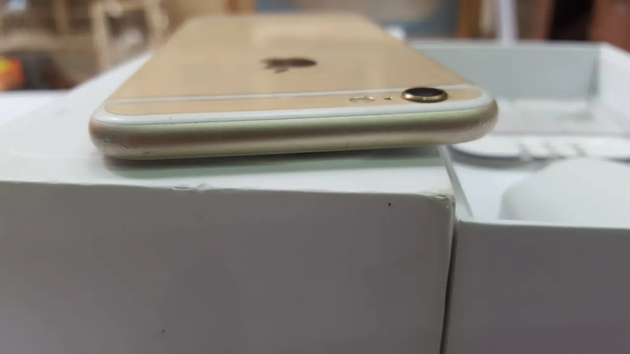 Iphone 6 16 GB GOLD - photo 2