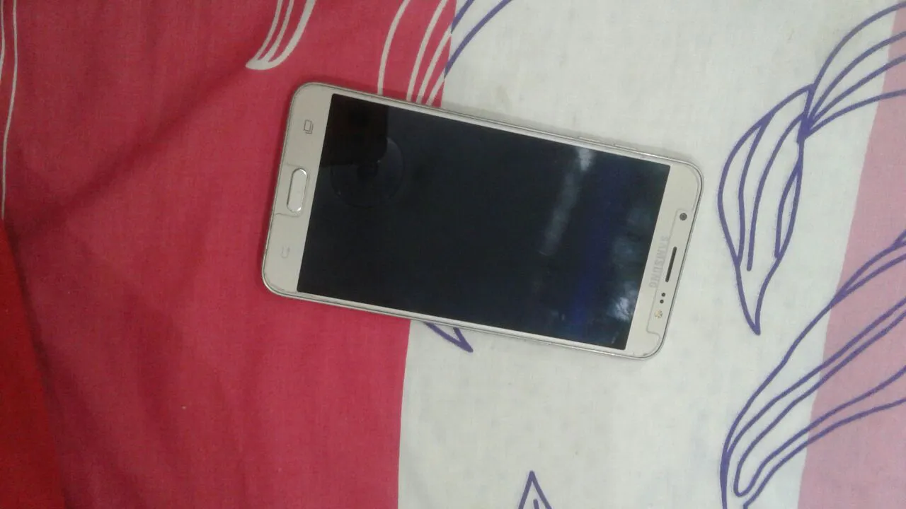 Samsung galaxy J7 - photo 1