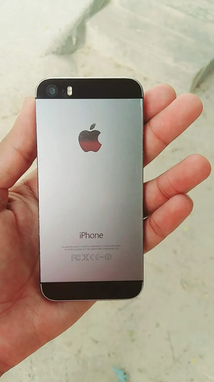 Iphone 5s in black 32gb - photo 1