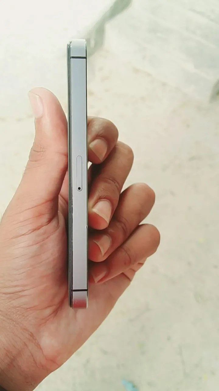 Iphone 5s in black 32gb - photo 3
