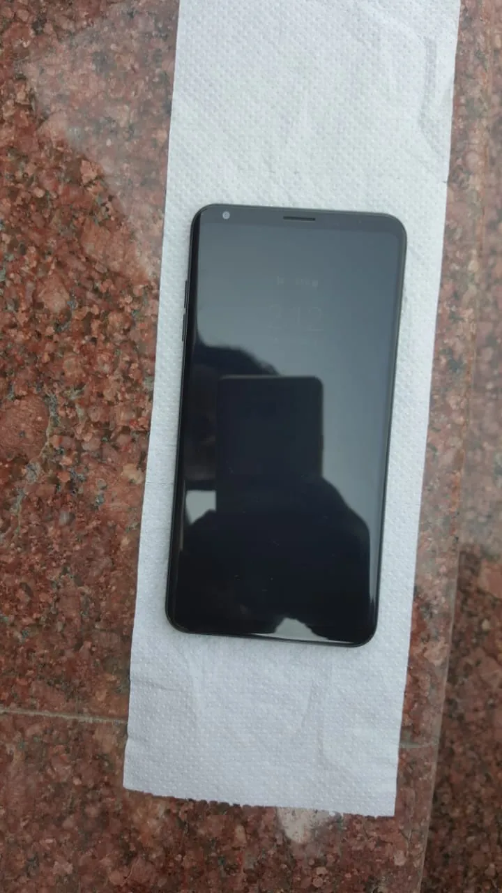 Lg v30 plus - photo 1