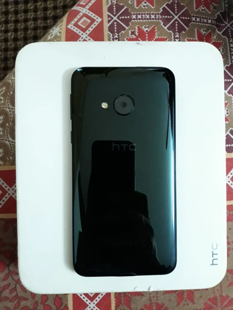 HTC U PLAY - photo 1