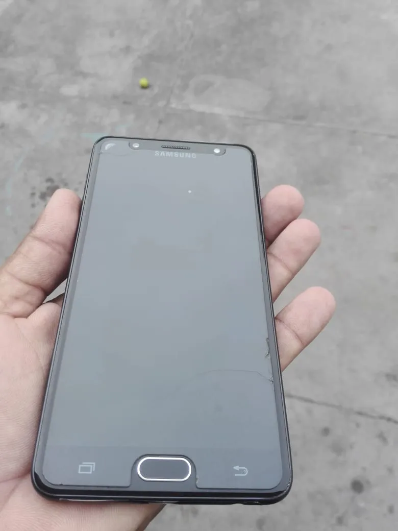 Samsung galaxy J7 max - photo 2