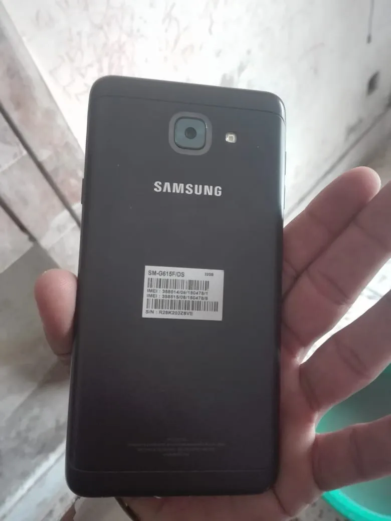 Samsung galaxy J7 max - photo 1