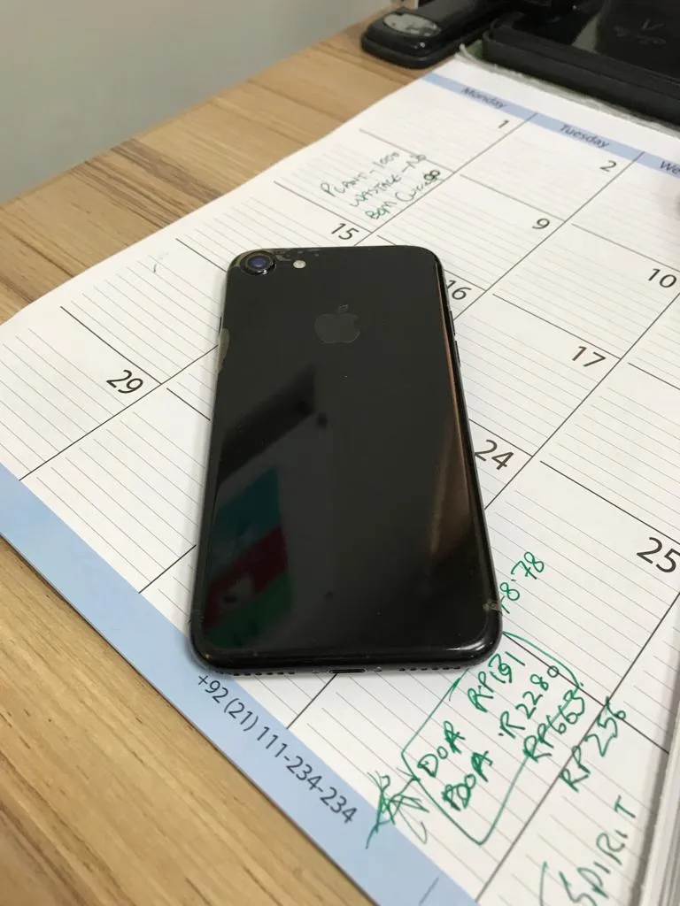 iphone 7 - 128gb jet black - photo 2