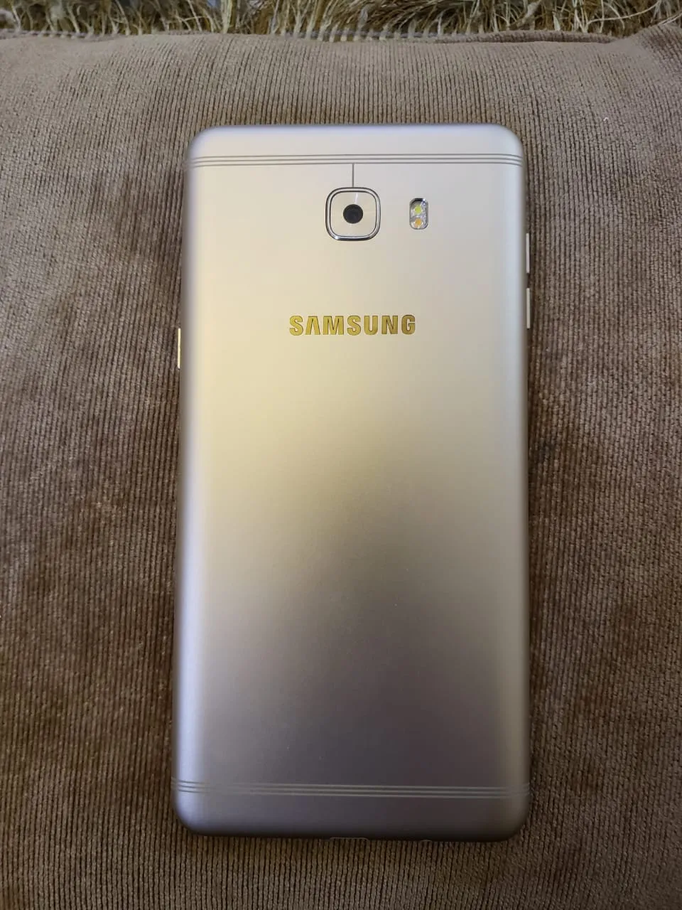 Samsung C9 pro - photo 2