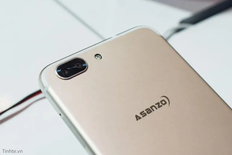 Asenzo z5 loks like a iphone 7 plus - photo 1