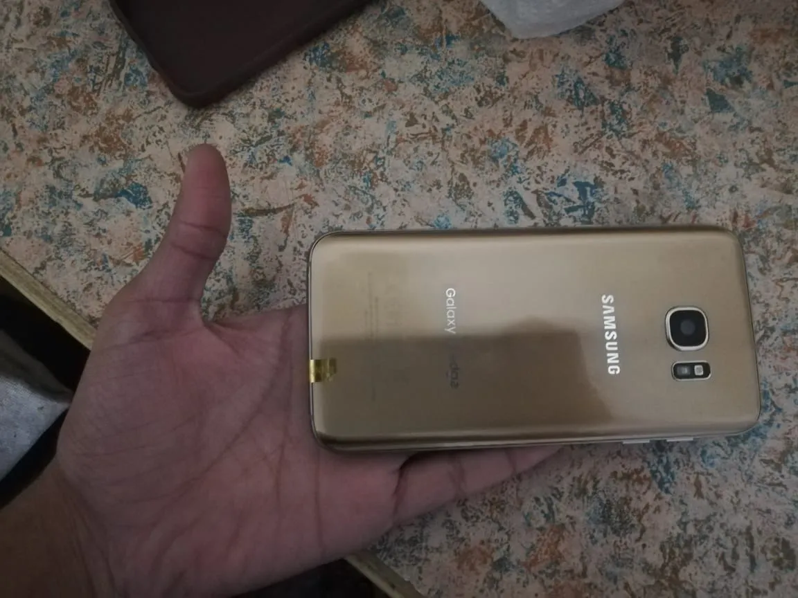 Samsung Galaxy S7 edge - photo 2