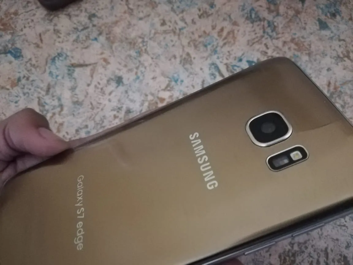 Samsung Galaxy S7 edge - photo 3