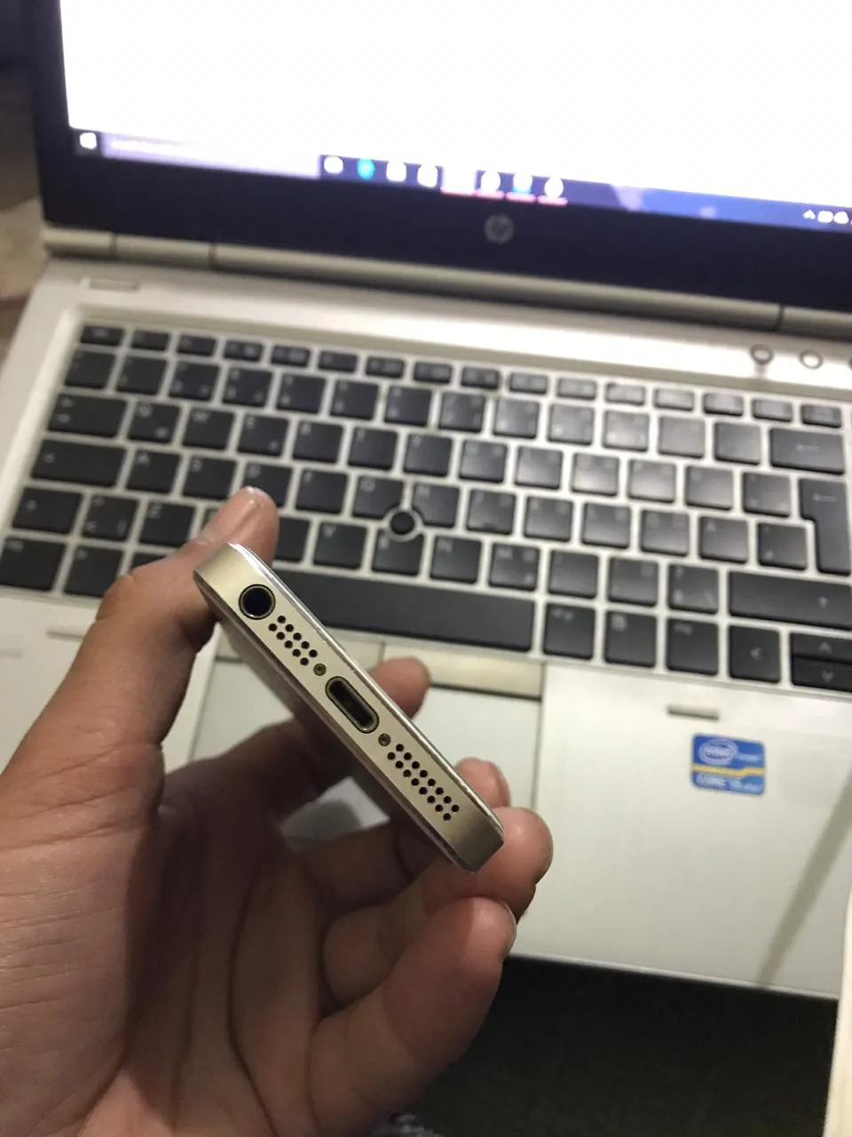 iphone 5s 9/10 condition for sale - photo 2