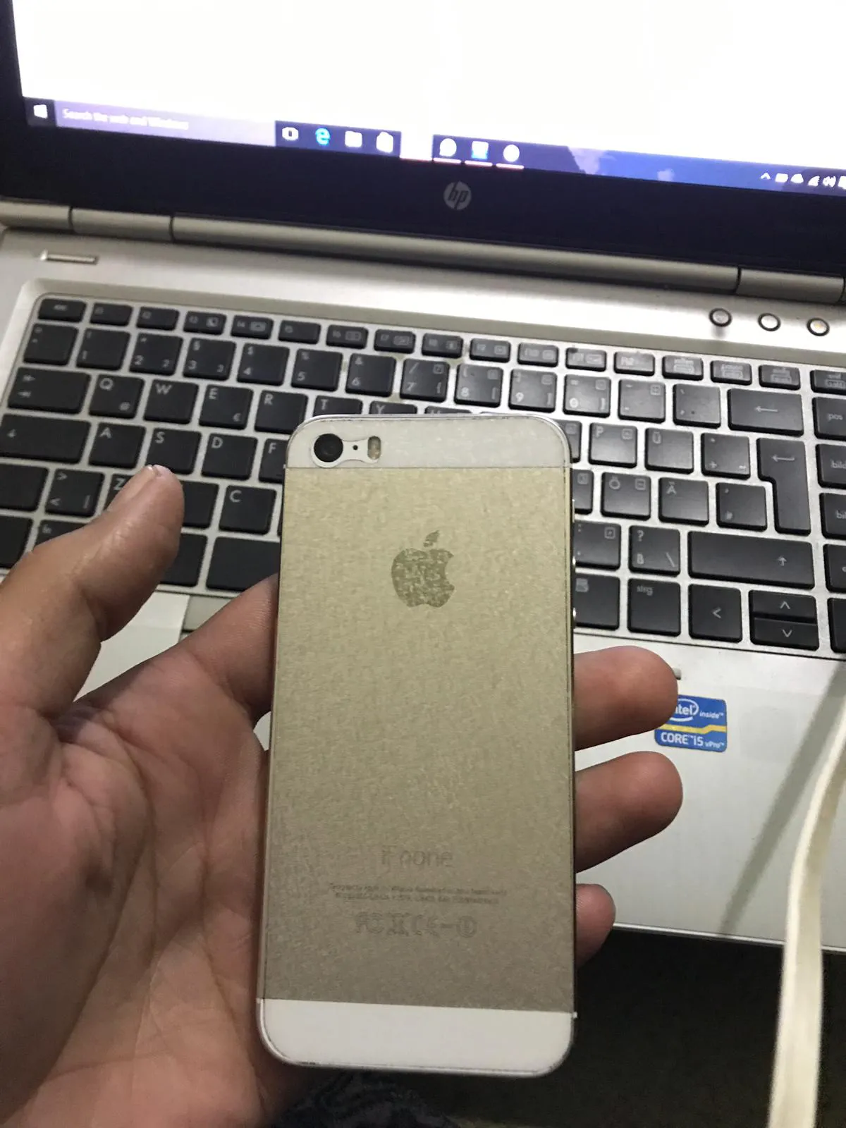 iphone 5s 9/10 condition for sale - photo 1