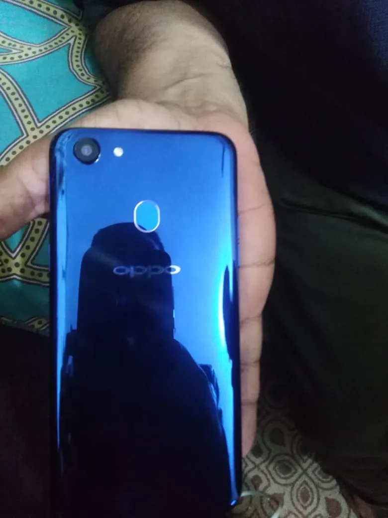 Oppo F5 - photo 1