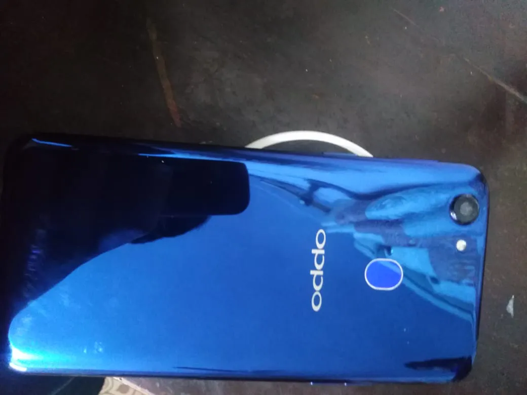 Oppo F5 - photo 1