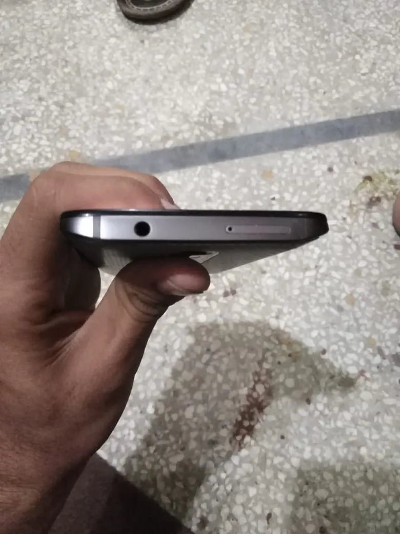 Motorolla Droid Turbo II - photo 3