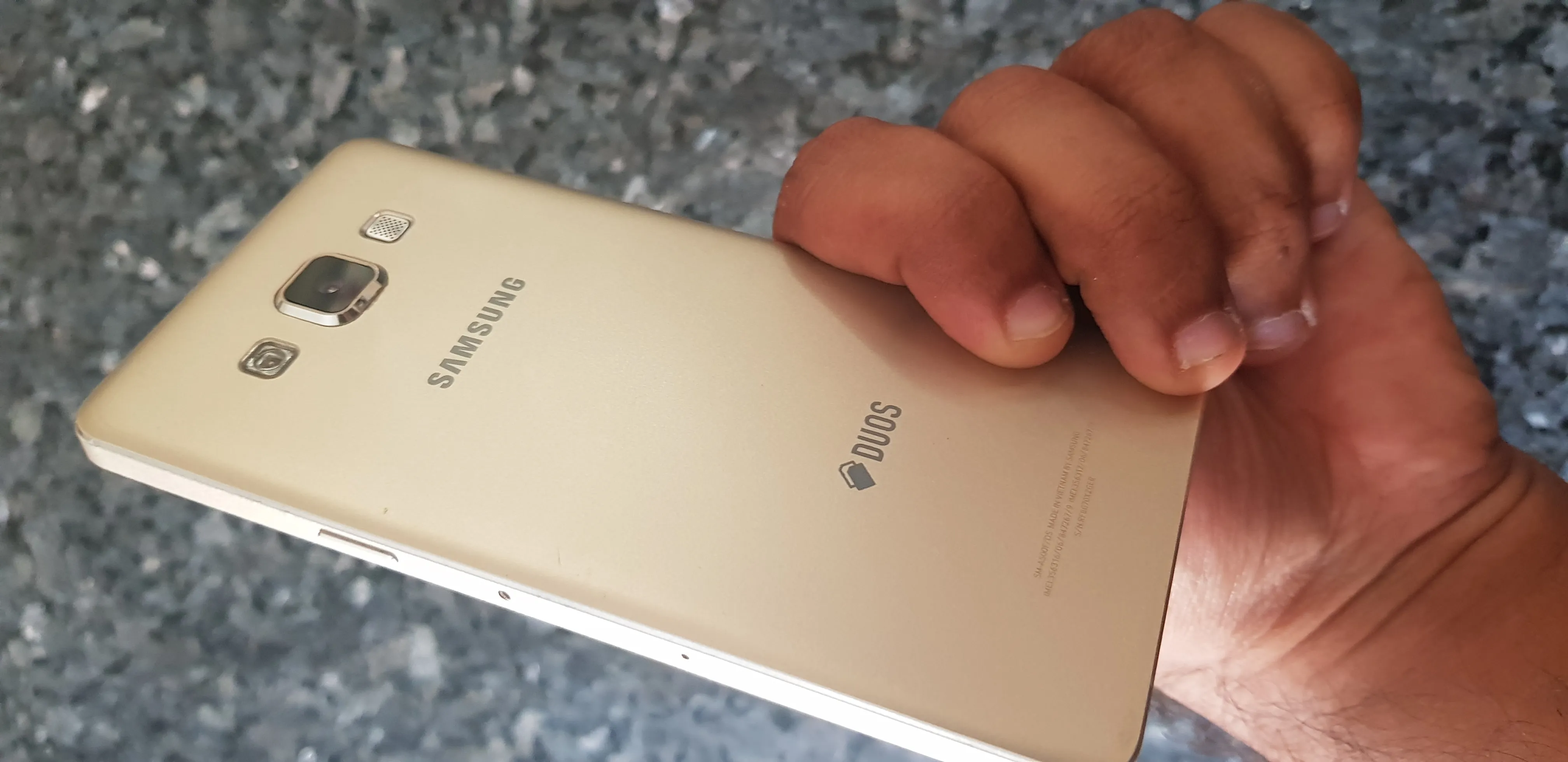 Samsung Galaxy GALAXY A5 9/10 rare gold colour mint condition - photo 1