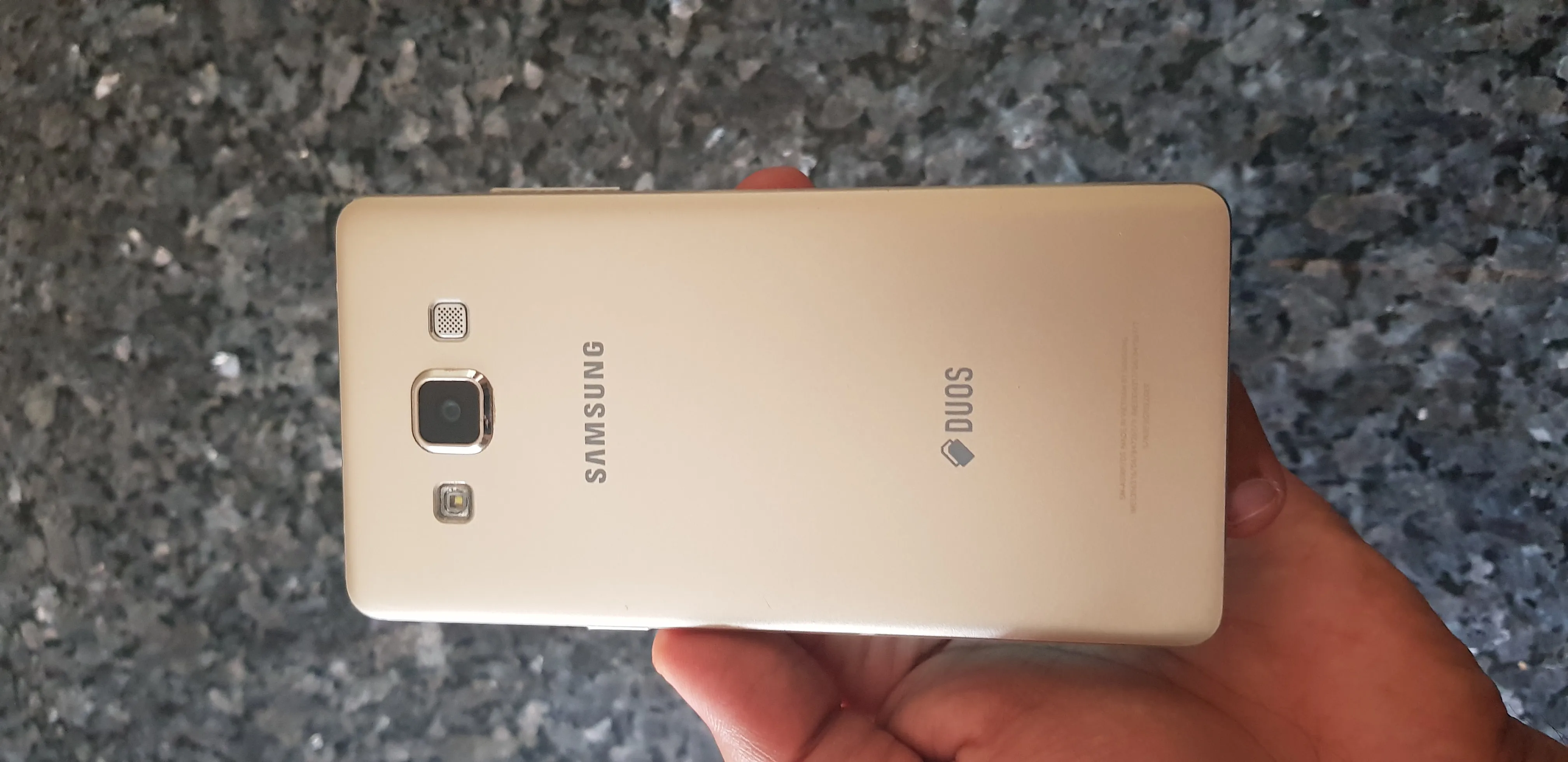 Samsung Galaxy GALAXY A5 9/10 rare gold colour mint condition - photo 3