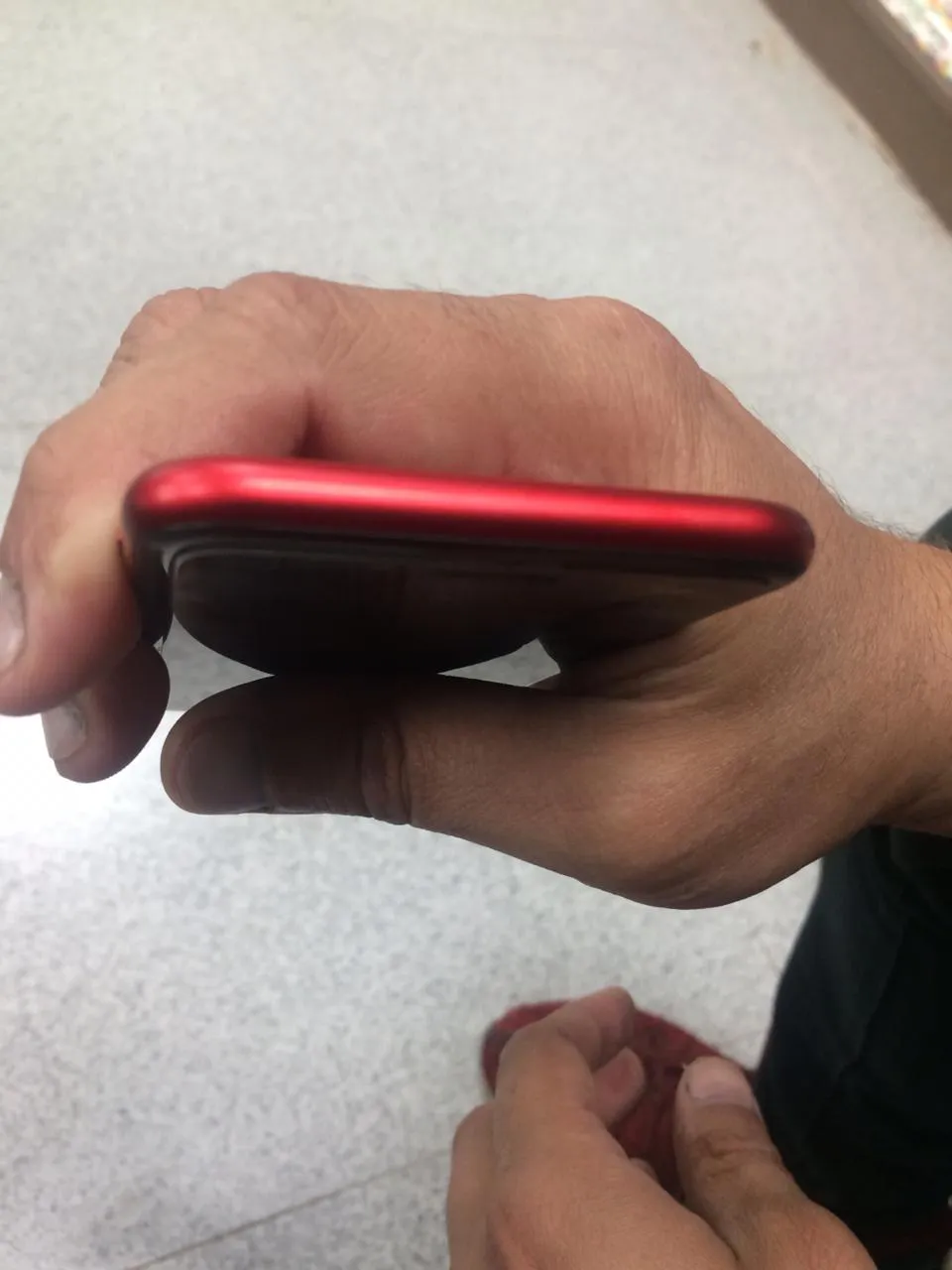 iPhone 8 red edition - photo 3