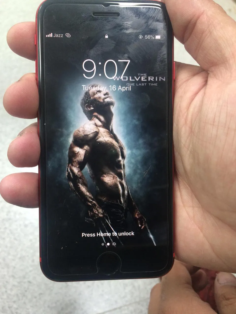 iPhone 8 red edition - photo 2