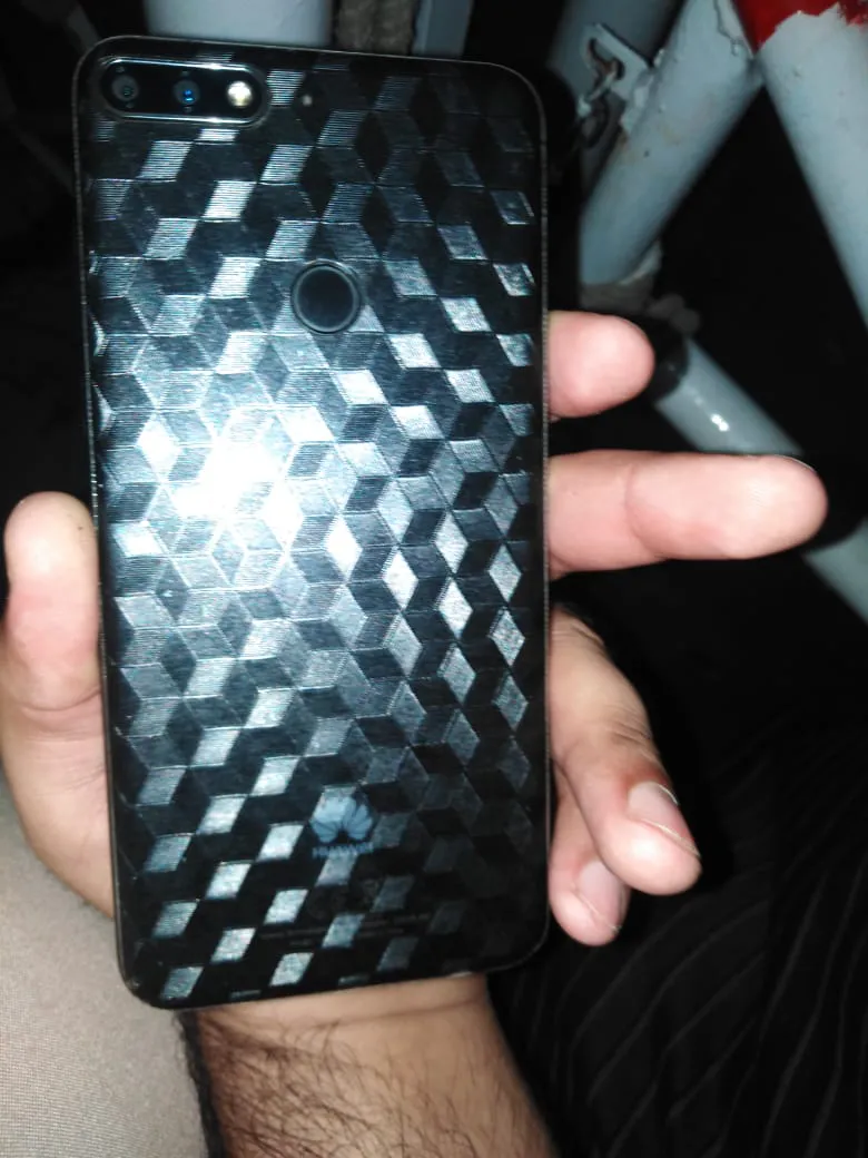 Huawei y7 prime 2018 with 2 months warranty - photo 1