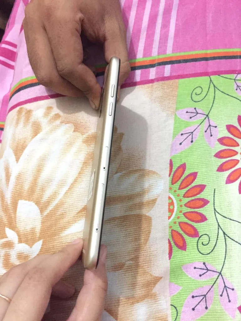 Samsung a6 4gb ram 64gb rom - photo 2