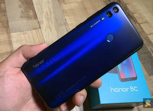 Honor 8c - photo 2