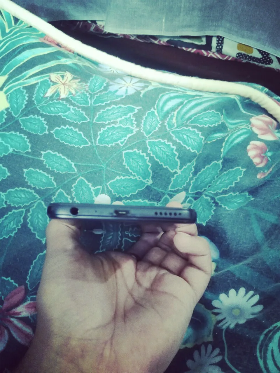 Oppo A57 lush condition - photo 2