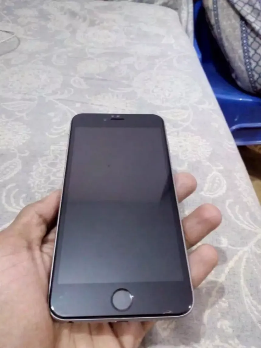 iphone 6 plus 10/10 condition urgent sale - photo 1