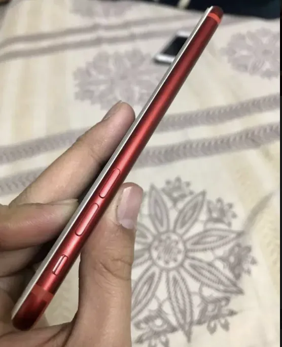 IPhone 7 red 128gb - photo 3