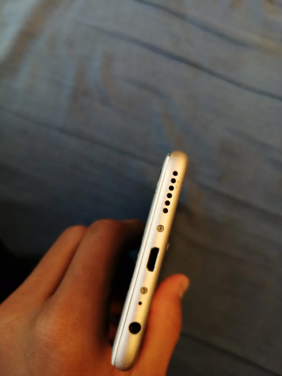 Mobile phone is available in good condition - photo 1