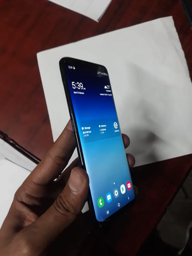 Samsung Galaxy S8 - photo 1