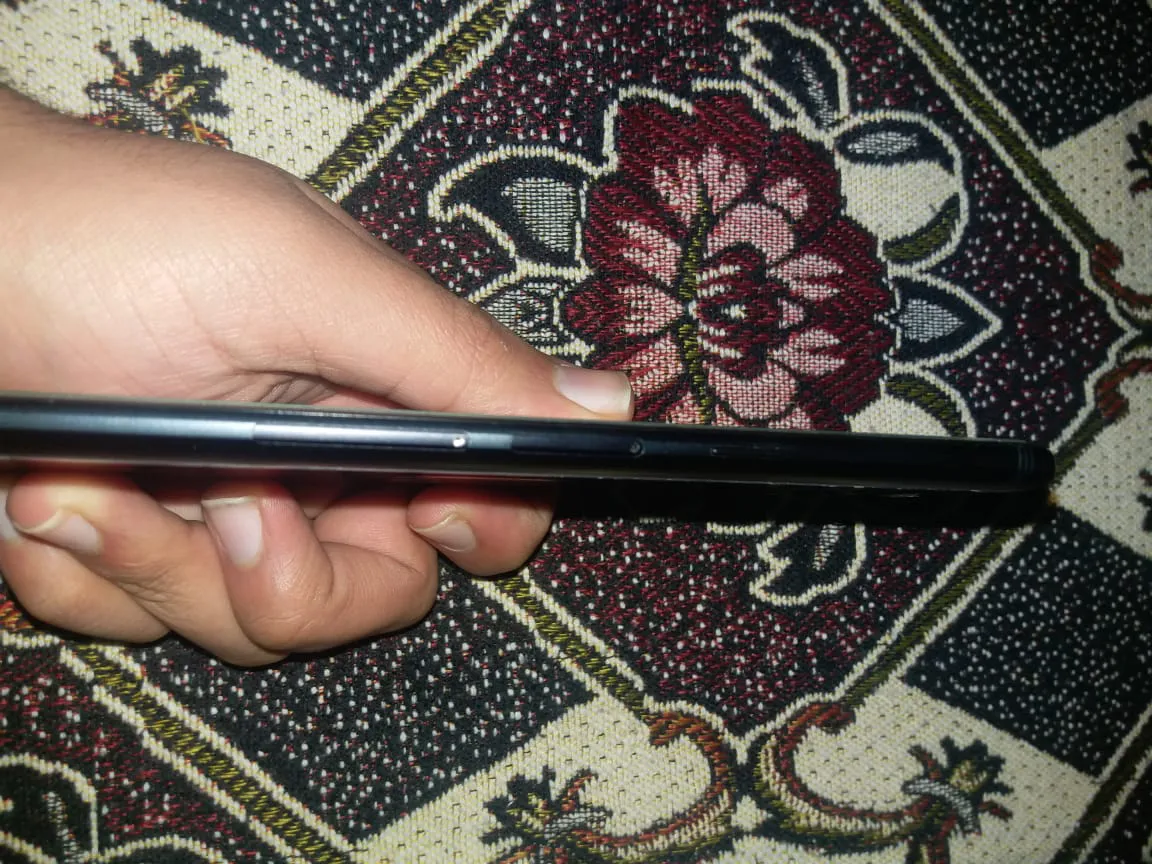 Samsung  c9 pro - photo 2