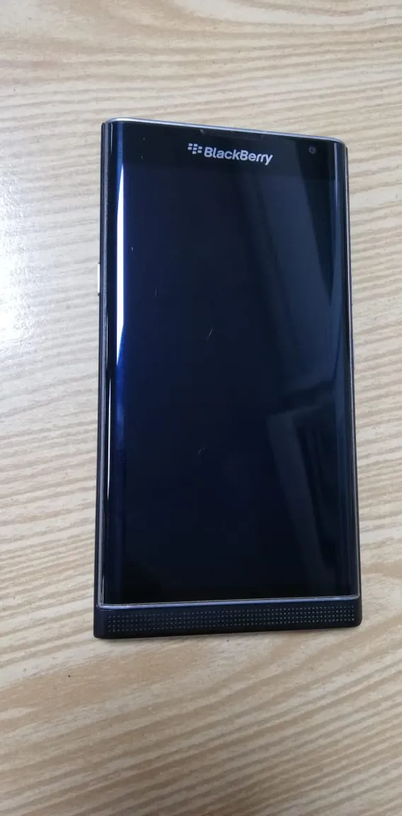 good condition 9/10 smart android phone - photo 1