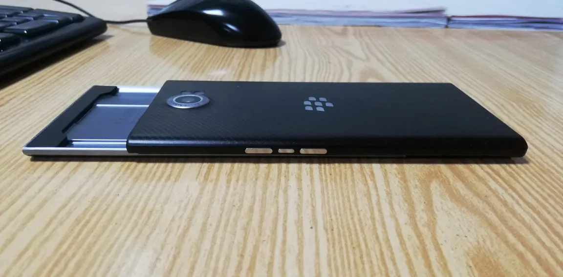 good condition 9/10 smart android phone - photo 2