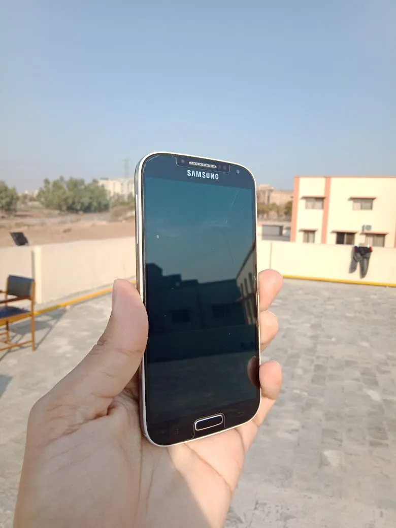 Samsung S4 in Islamabad (NUST) - photo 2
