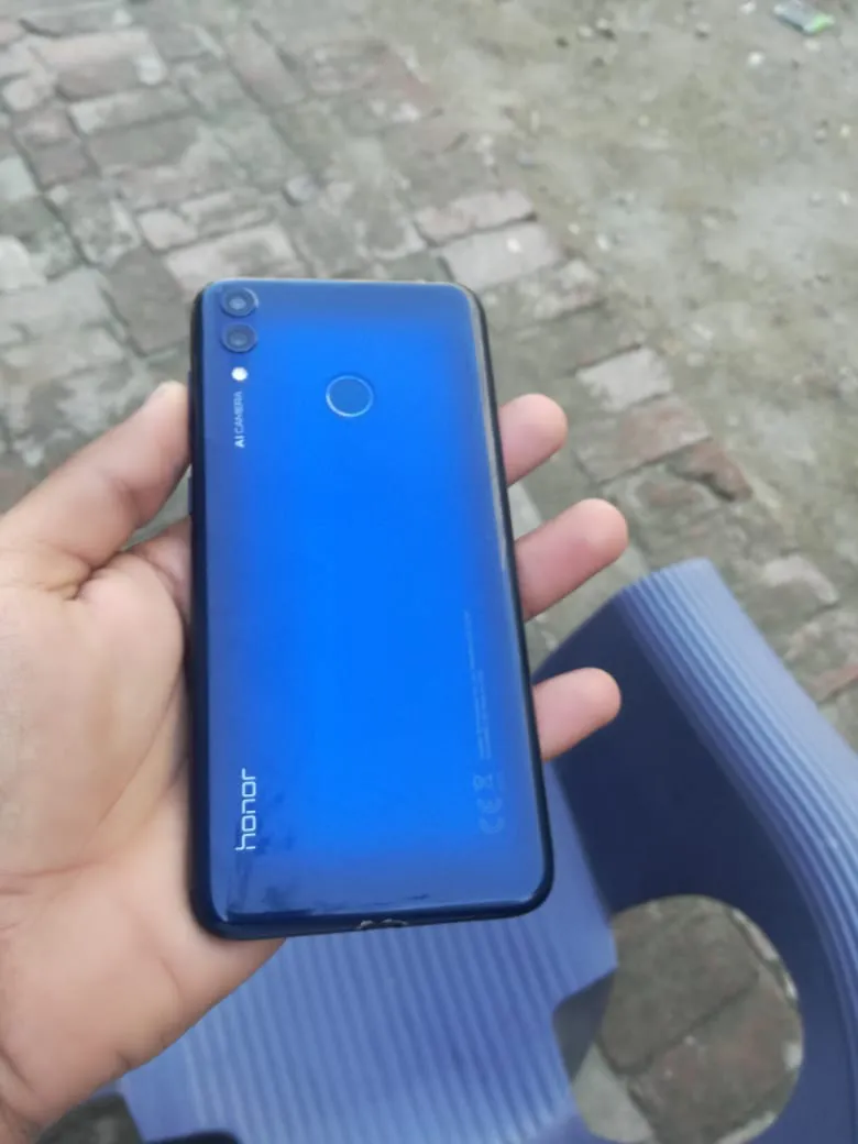 Honor 8c - photo 3