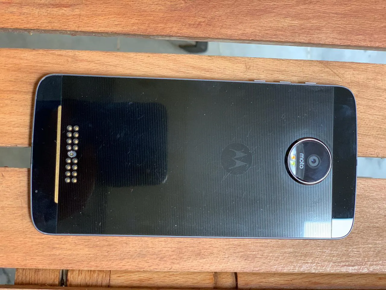MOTOROLA MOTO Z WITH ZOOM 10X LENS - photo 2