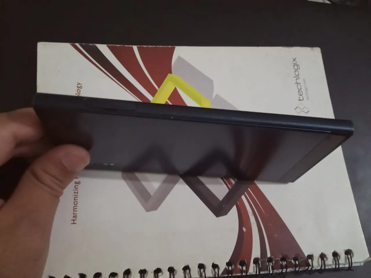 Sony Xperia XZ - photo 2