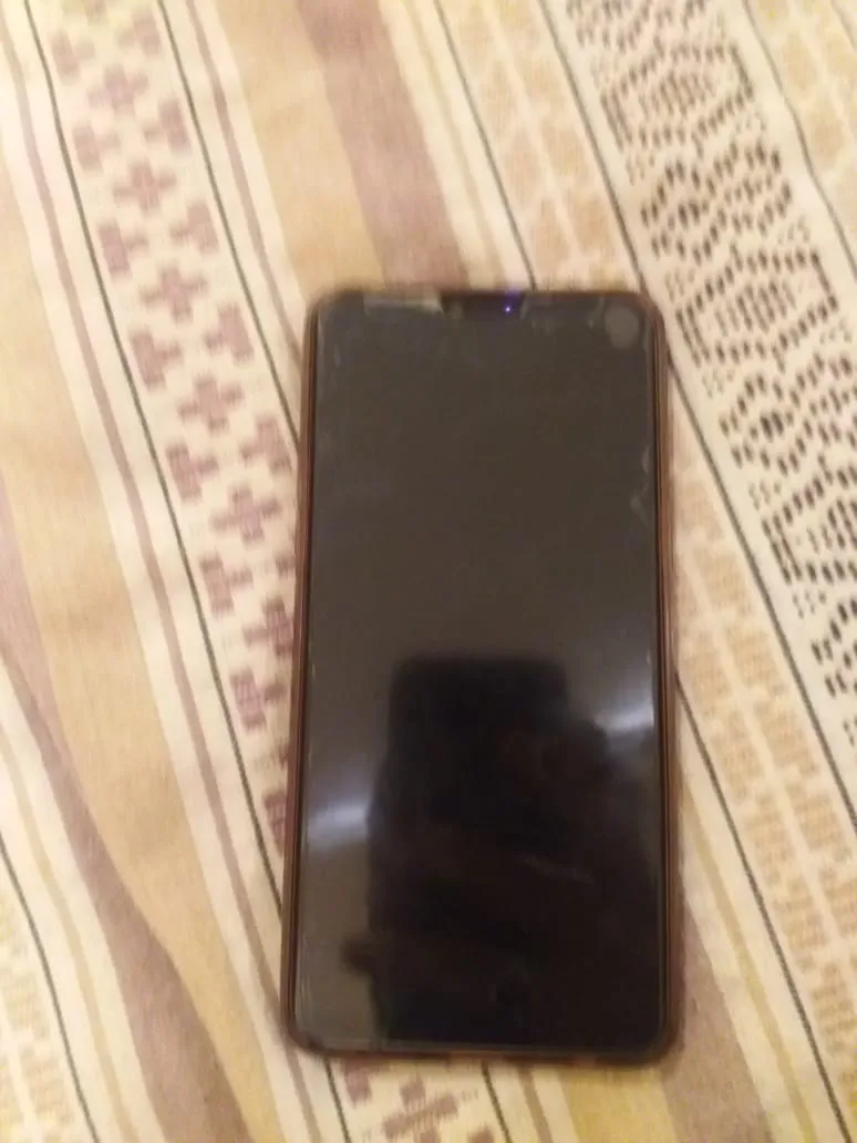 Oppo F7 - photo 1