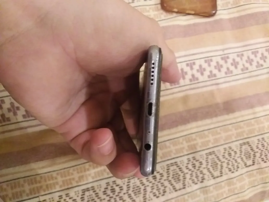 Oppo F7 - photo 2