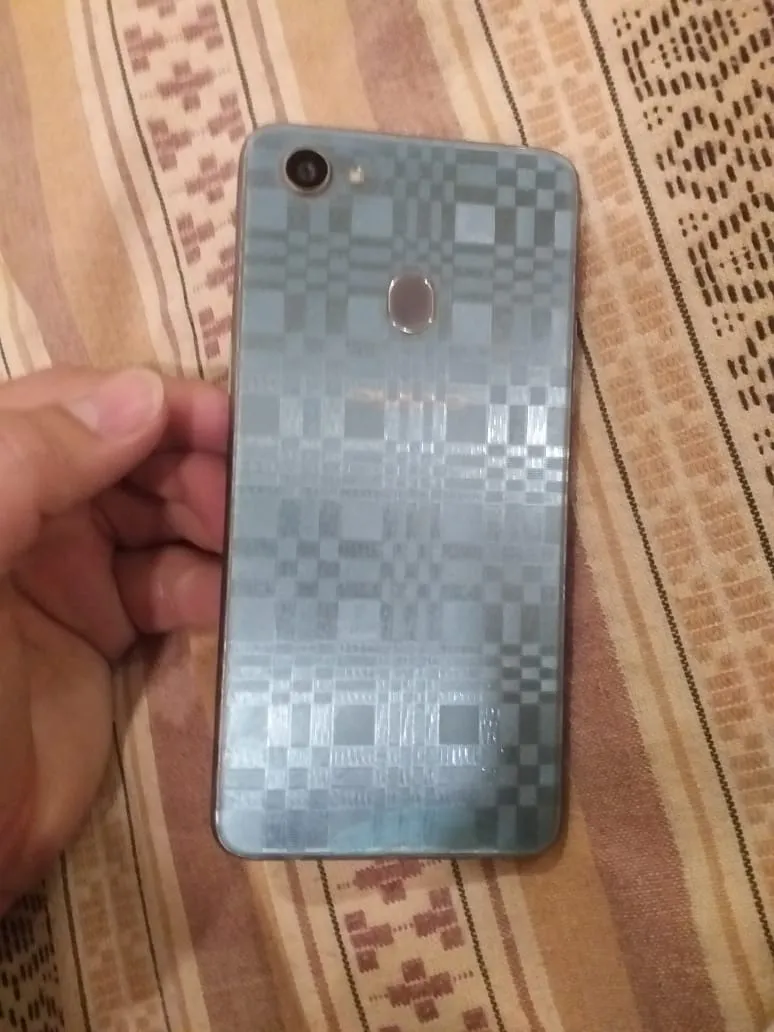 Oppo F7 - photo 1