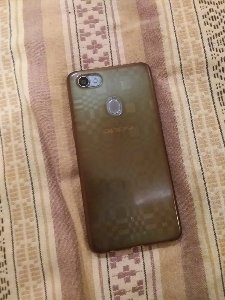Oppo F7 - photo 3