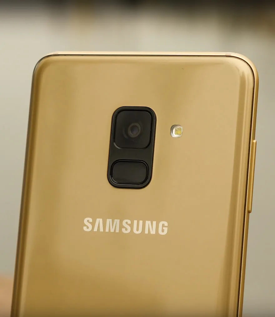 Samsung A8 2018 - photo 2