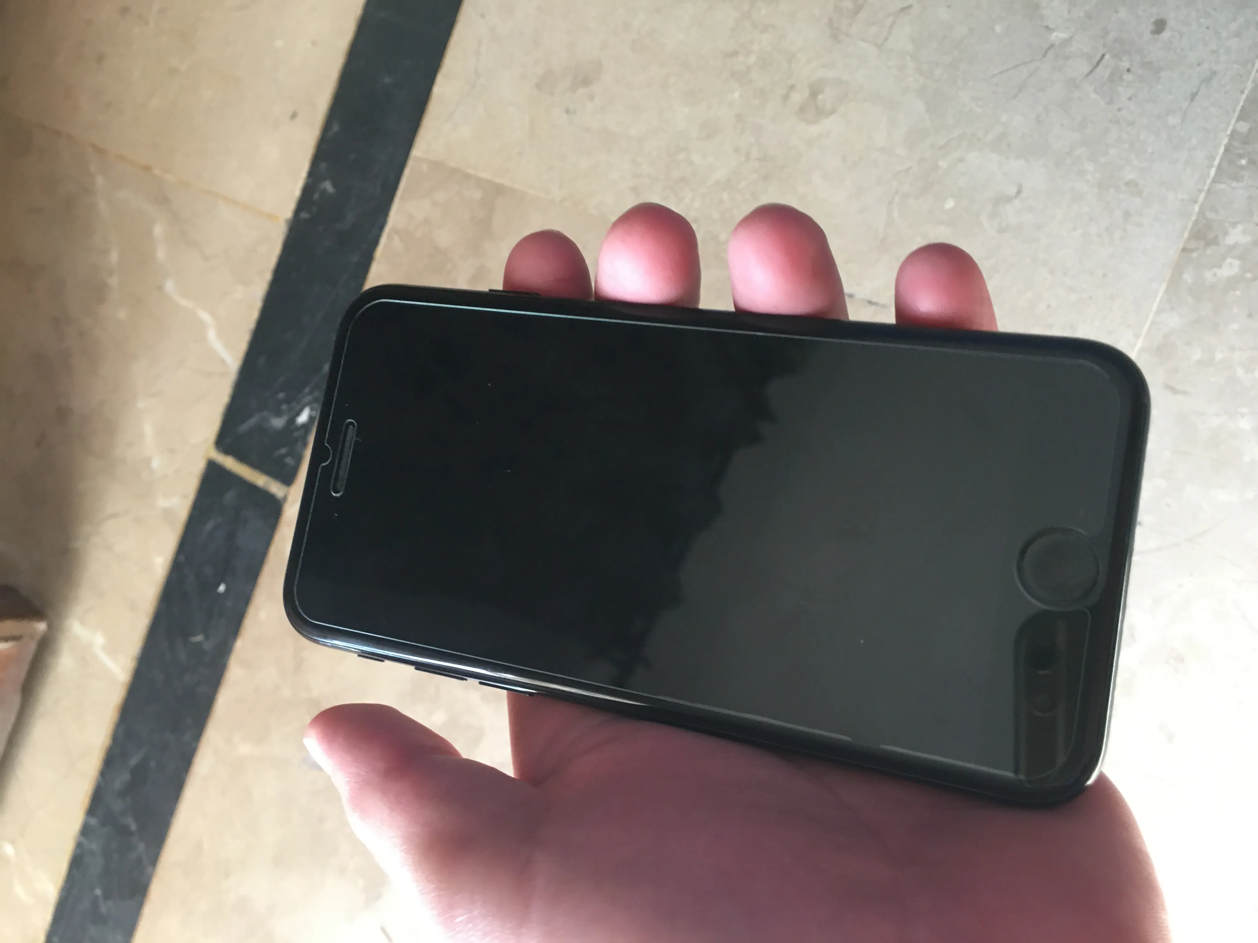 Iphone 7 256 gb jet black 10/10 with adapter and data cable - photo 1