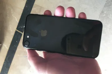 Iphone 7 256 gb jet black 10/10 with adapter and data cable - Photos