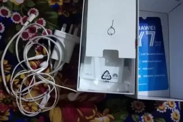 Koi bi fault ni charge box hand phones sab original - Photos