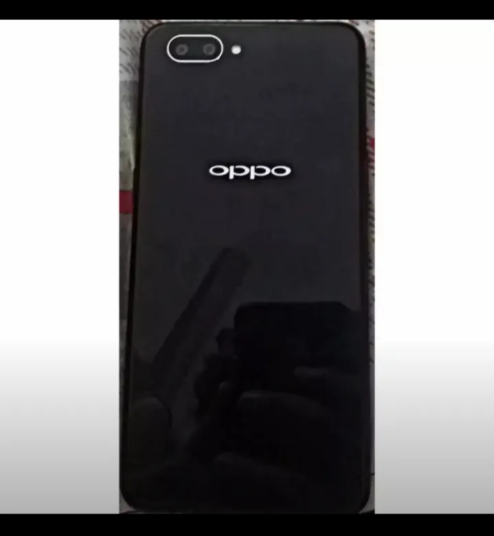 Oppo A3s with all accessories and fast charger 16 gb - photo 1
